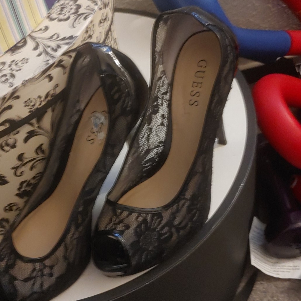 8 1/2 Guess Heels